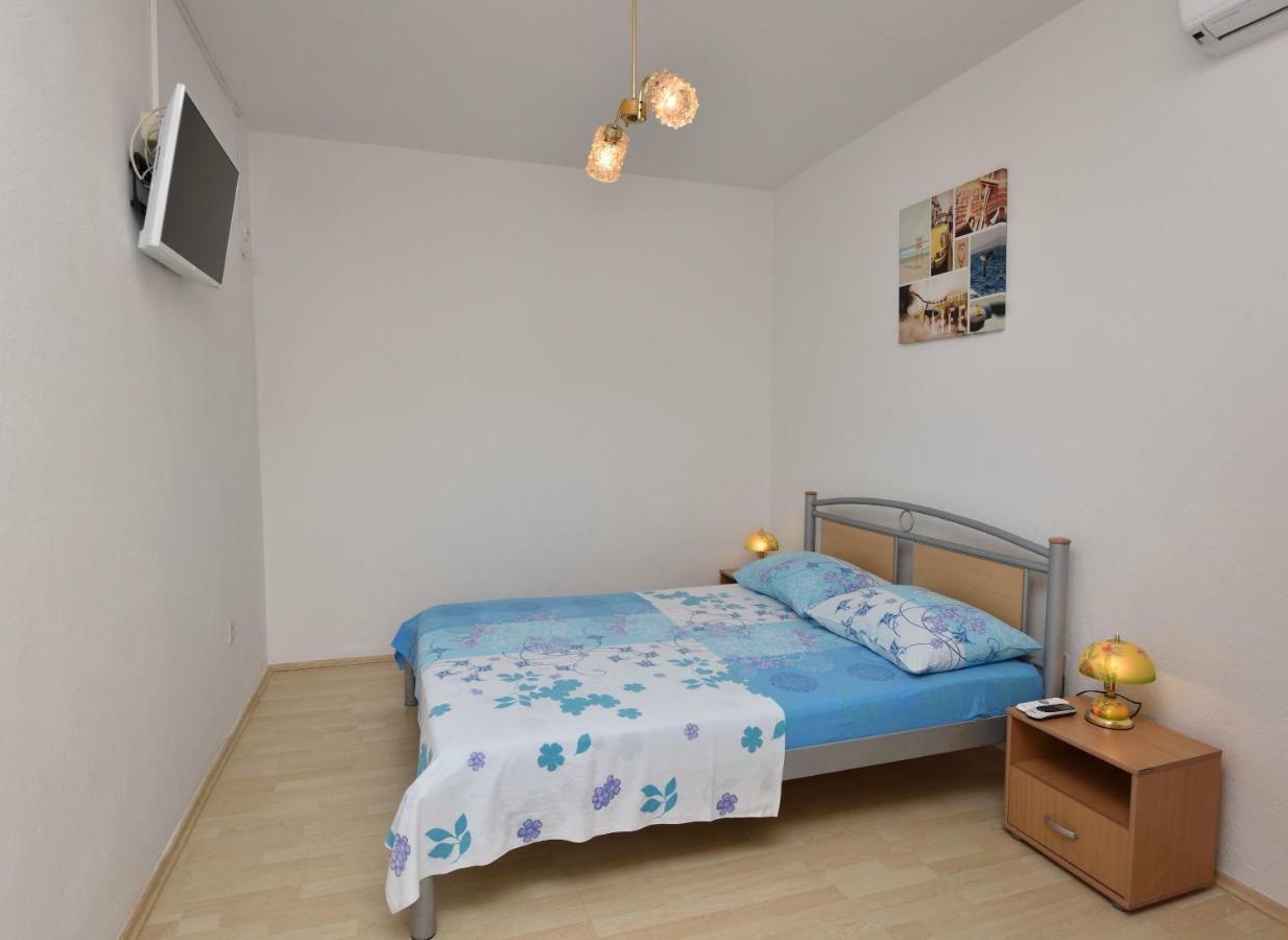 Apartment Dijo I Primosten Exterior photo