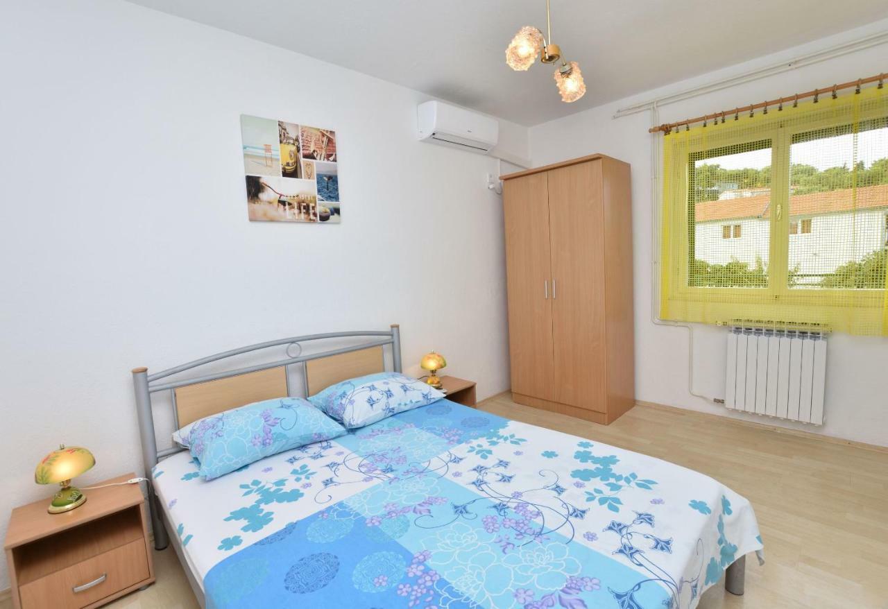 Apartment Dijo I Primosten Exterior photo